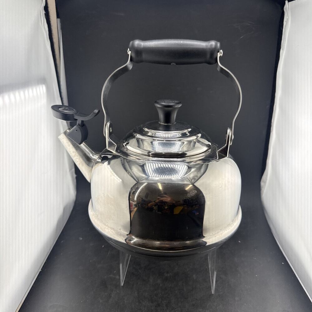 Le Creuset Stainless Steel Classic Whistling Tea Kettle 1.7 QT 1.6L N22008